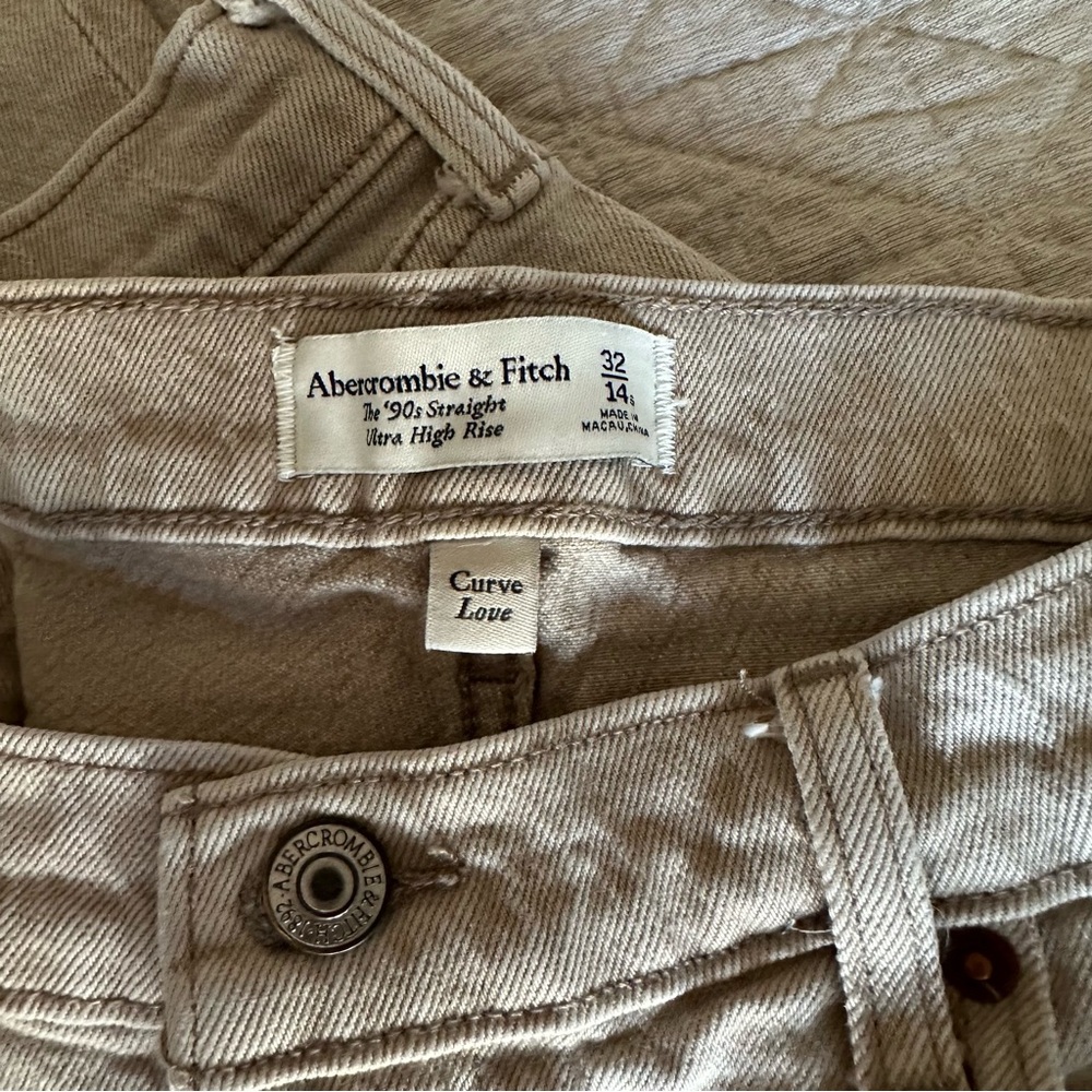 Abercrombie & Fitch Beige/Tan High-Rise '90s Straight Jeans